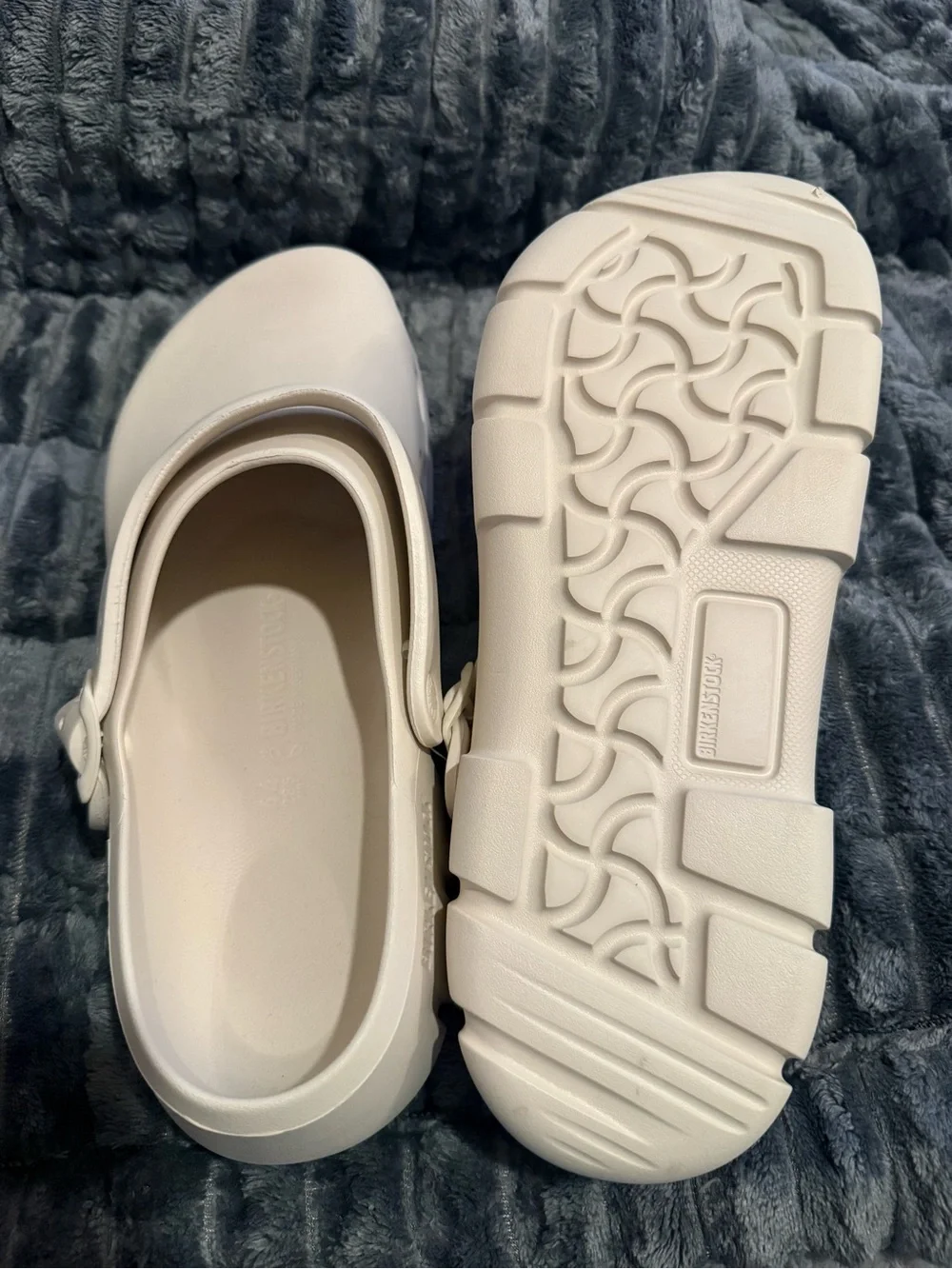 New Men’s Size 12 Birkenstock Cream Slip-On EVA Clogs with Adjustable Strap